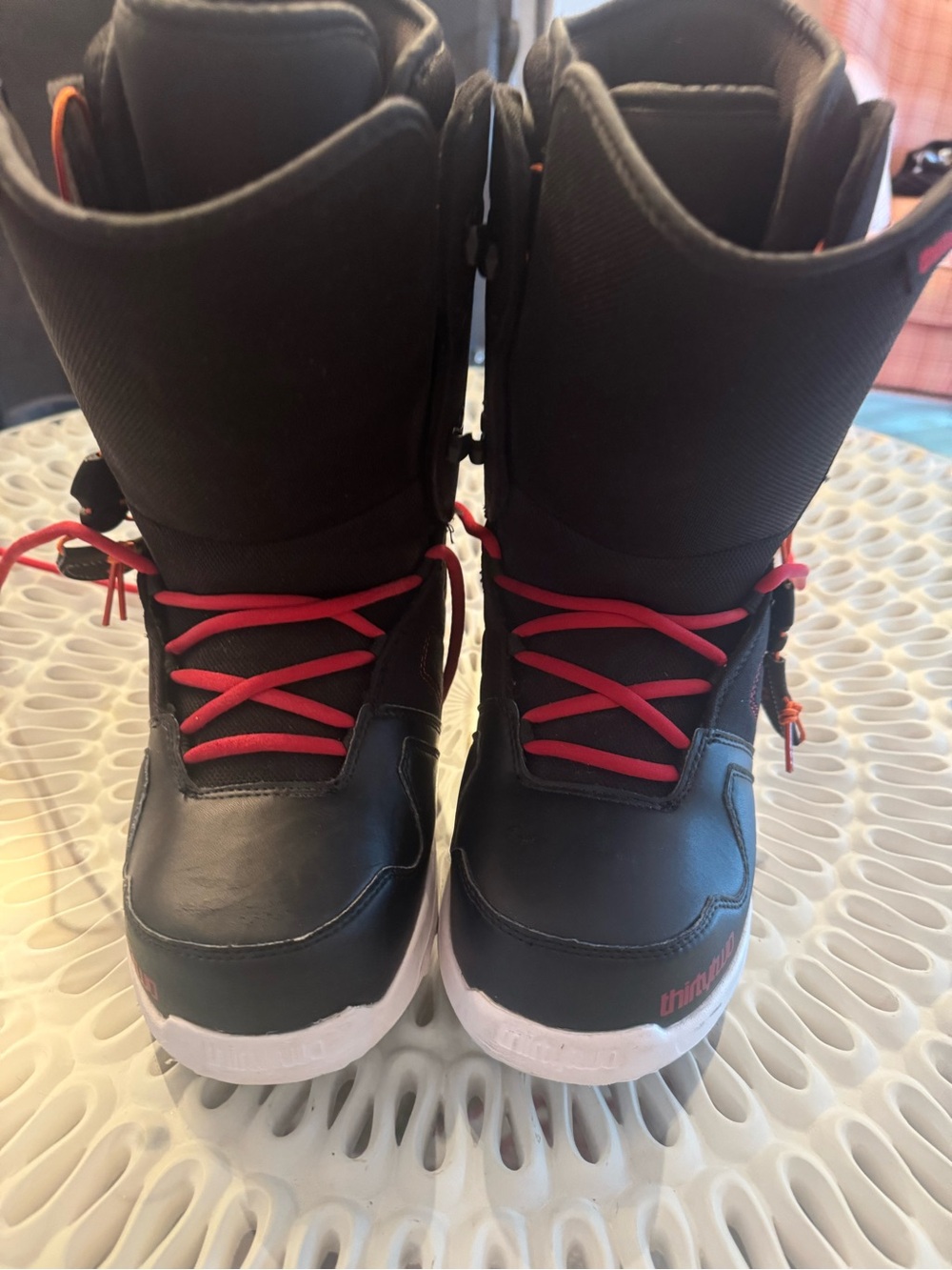 Men’s Black snowboarding Boots with Red Details